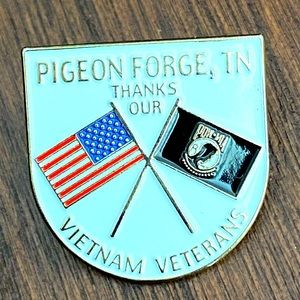 vietnam veteran RARE pigeon Forge Thank Our Vietnam Veterans TN hat pin(95)
